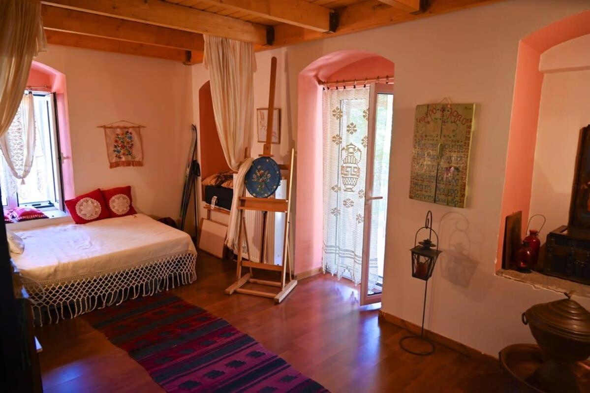 Kalavrita Winter Retreat - Homely Spacious Chalet Ano Vlasia Exterior photo