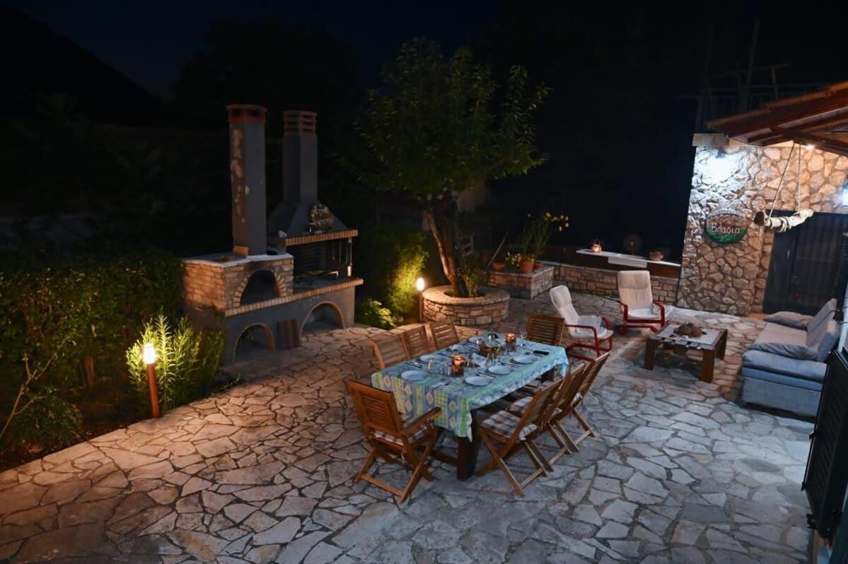 Kalavrita Winter Retreat - Homely Spacious Chalet Ano Vlasia Exterior photo